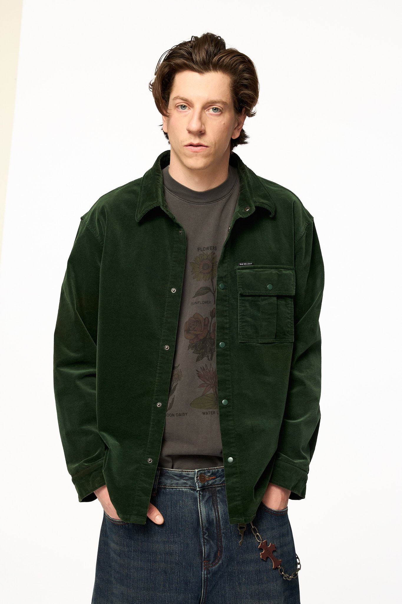 Corduroy shirt The Sellout green open on model front view