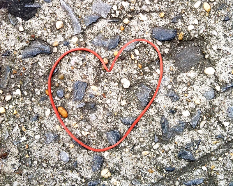 red_rubberband_heart.jpg