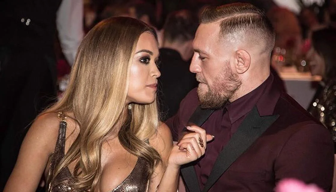 Floyd Mayweather vs. Conor McGregor: Battle of the Robes