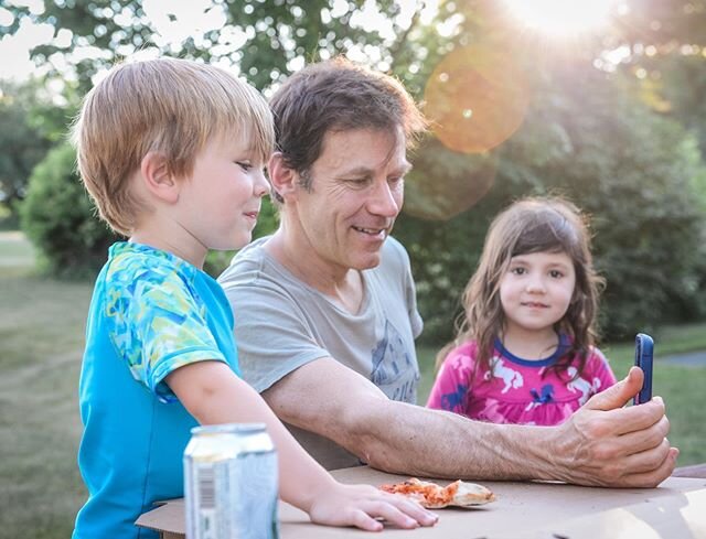 Happy Father&rsquo;s Day to @heppo160! 🥇it&rsquo;s almost impossible to get kids ages 2, 4, and 7 in on picture, but we did to. Lizzy&rsquo;s on the phone. #fathersday