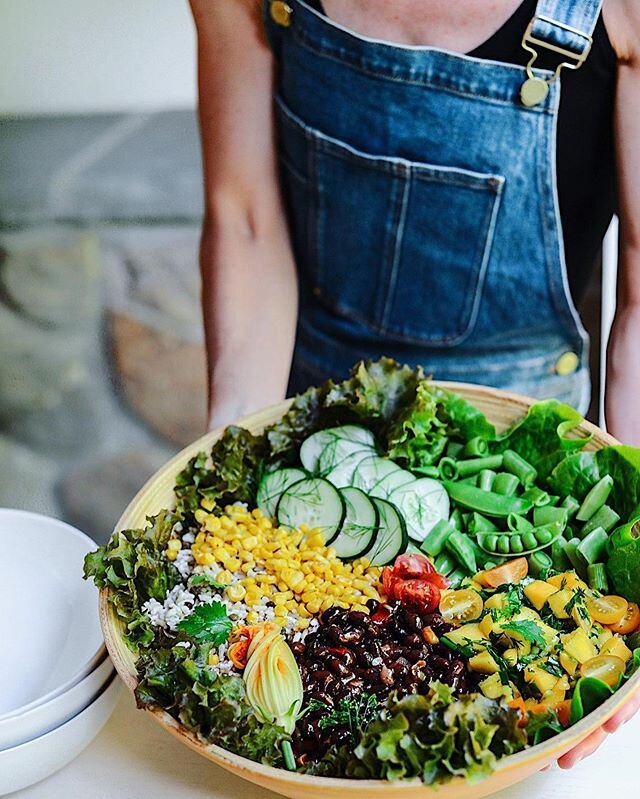 An XL salad for #tacotuesday (yesterday). This one was 👍🏻👍🏻 thanks to a mango chive salsa and chipotle seasoned black beans. Also those peas are like 🍬 and, if you can believe it, so is our homegrown lettuce🥬. What&rsquo;s your favorite summer 