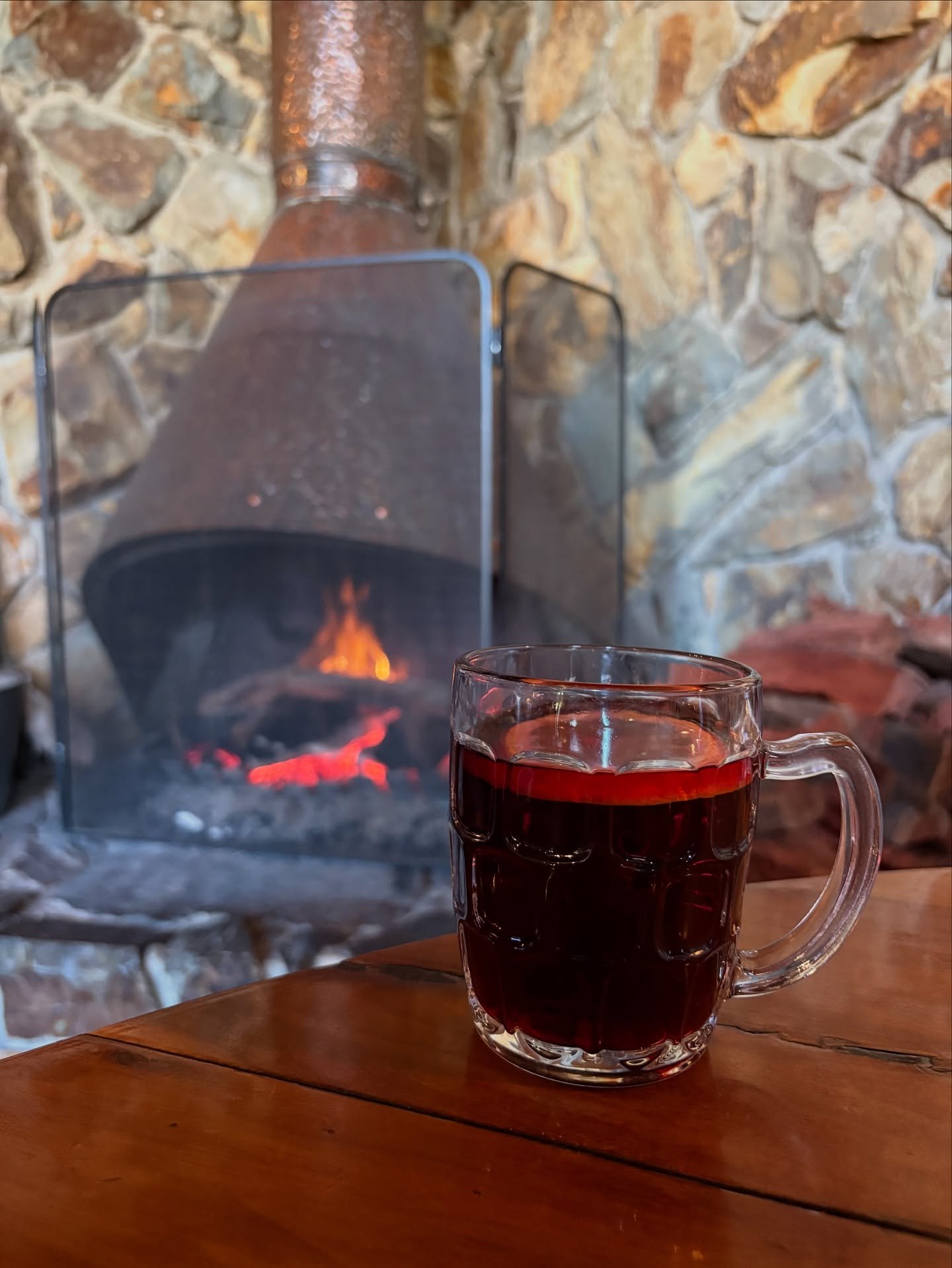 With the weather getting colder a nice glass of traditional German mulled Glühwein is the perfect way to warm up ๐ท
An aromatic wine loaded with spices such as clove and cinnamon, warmed up and served with a piece of fresh orange to create the