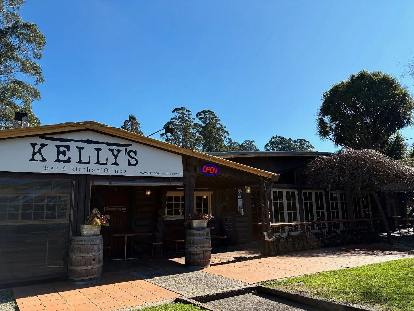 A lovely sunny winters day up on the mountain ☀️
Perfect day to pop in for a feed and a nice beer 🍻
Call 9751 1056 or go to our website to make a booking
#olinda #mtdandenong #restaurant #beer #wine #local #supportlocal #dandenongranges #winte