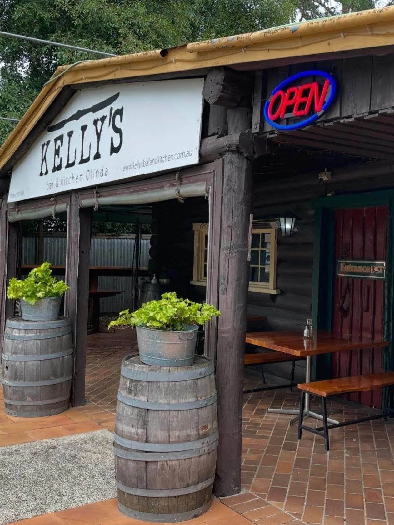 We are open today and throughout the weekend from 12pm-9pm for lunch and dinner 😀
Call 9751-1056 or go online to make a booking🍷🥃