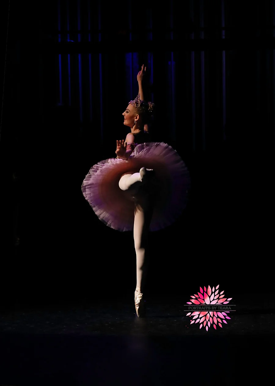 7F1A6051a Emma web Portraits By Teara .jpg