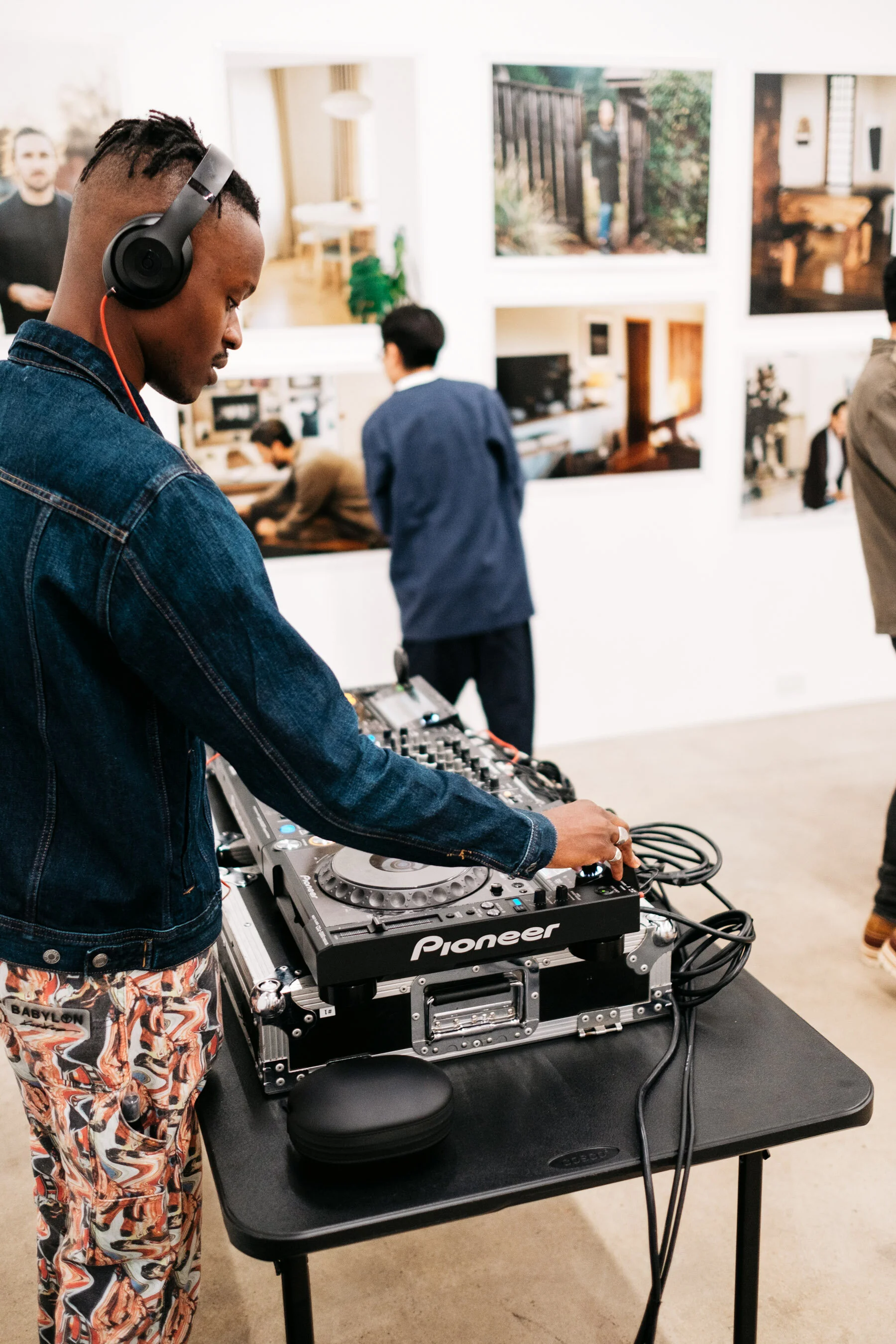 DJ