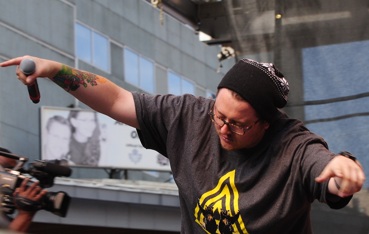 D-Sisive.Tom Beedham