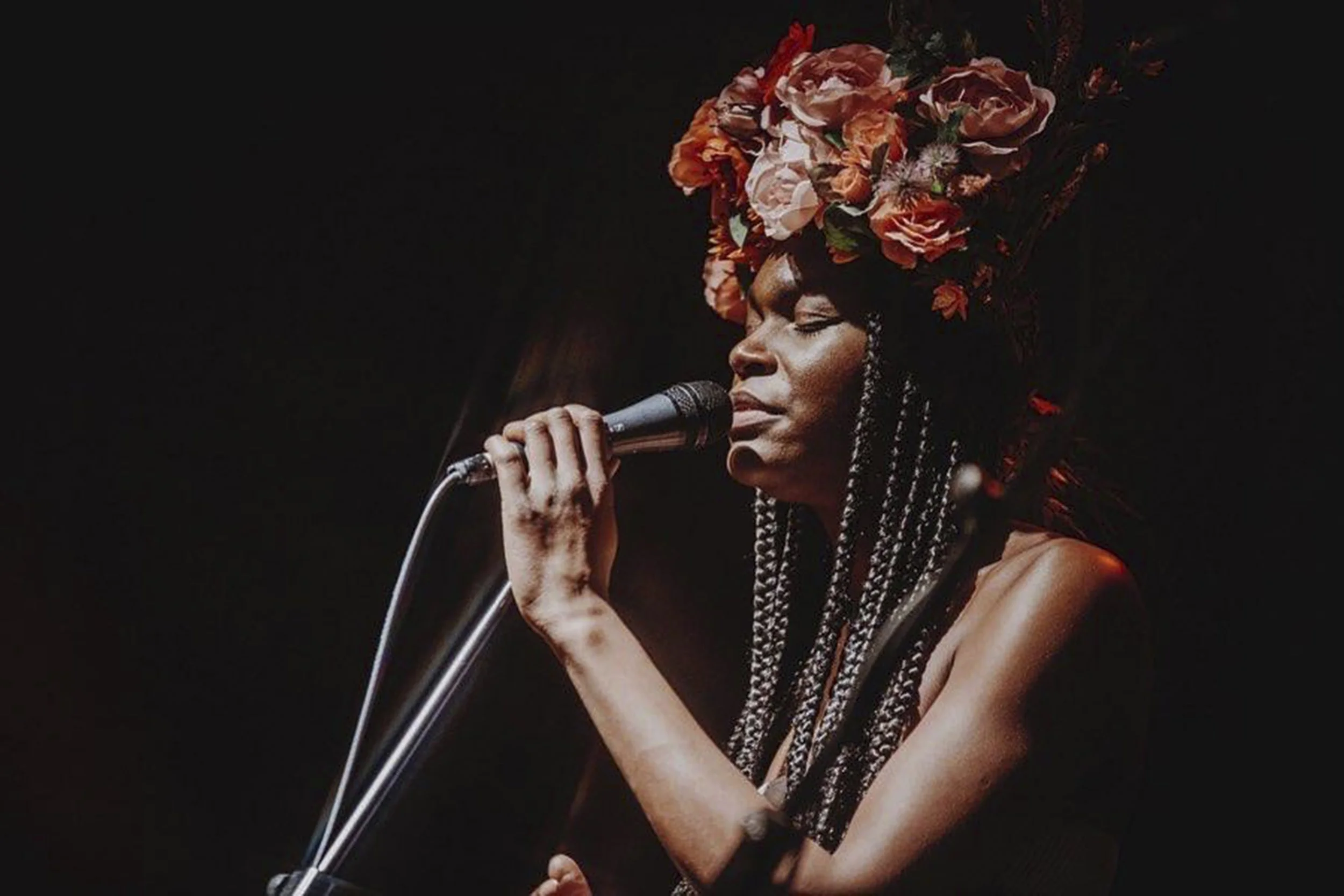 Kyla Charter flattens space and time on "Qwyn"