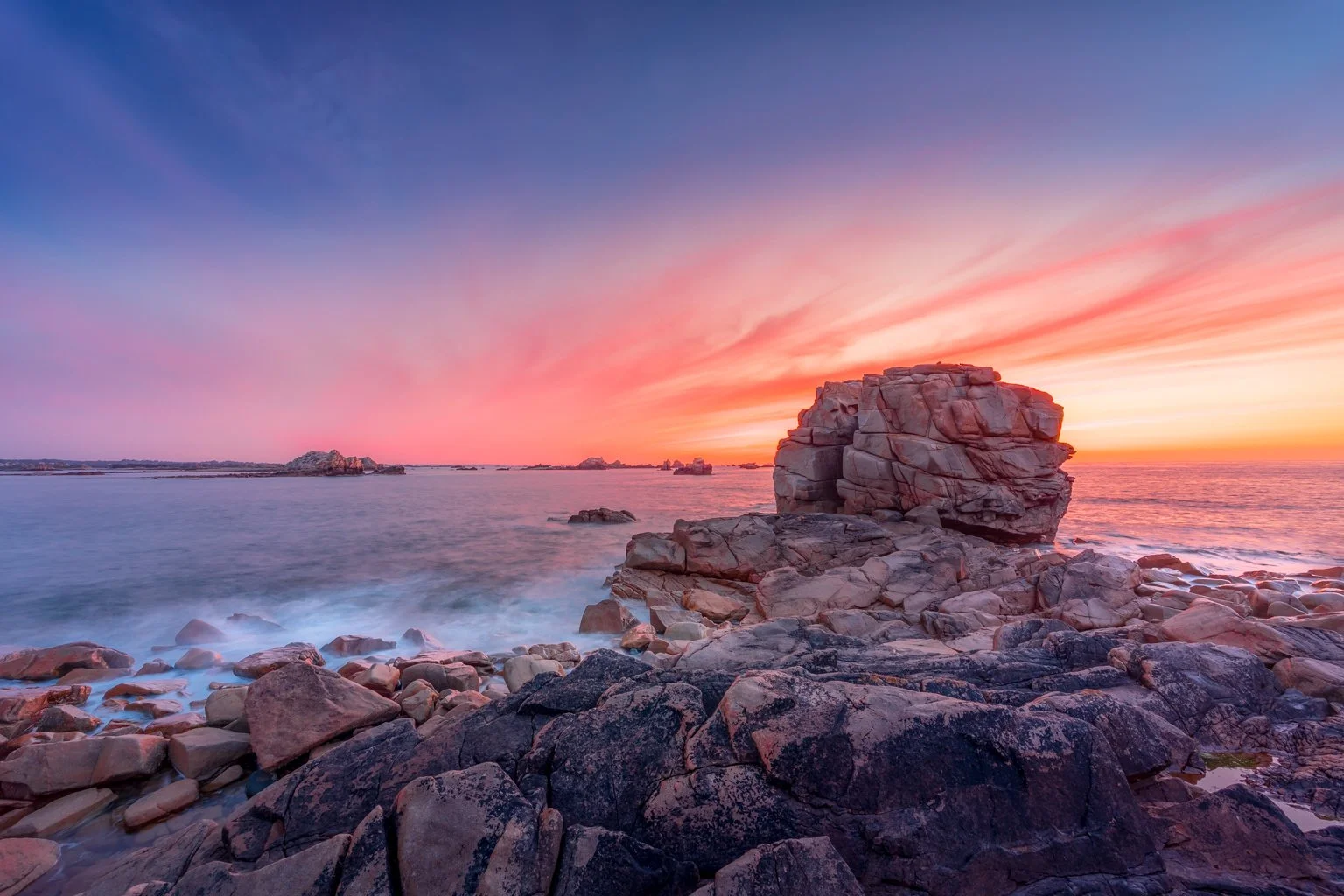 Roze rotsen in de roze wolken - Pink rocks in the pink cloud - Brittany.jpg