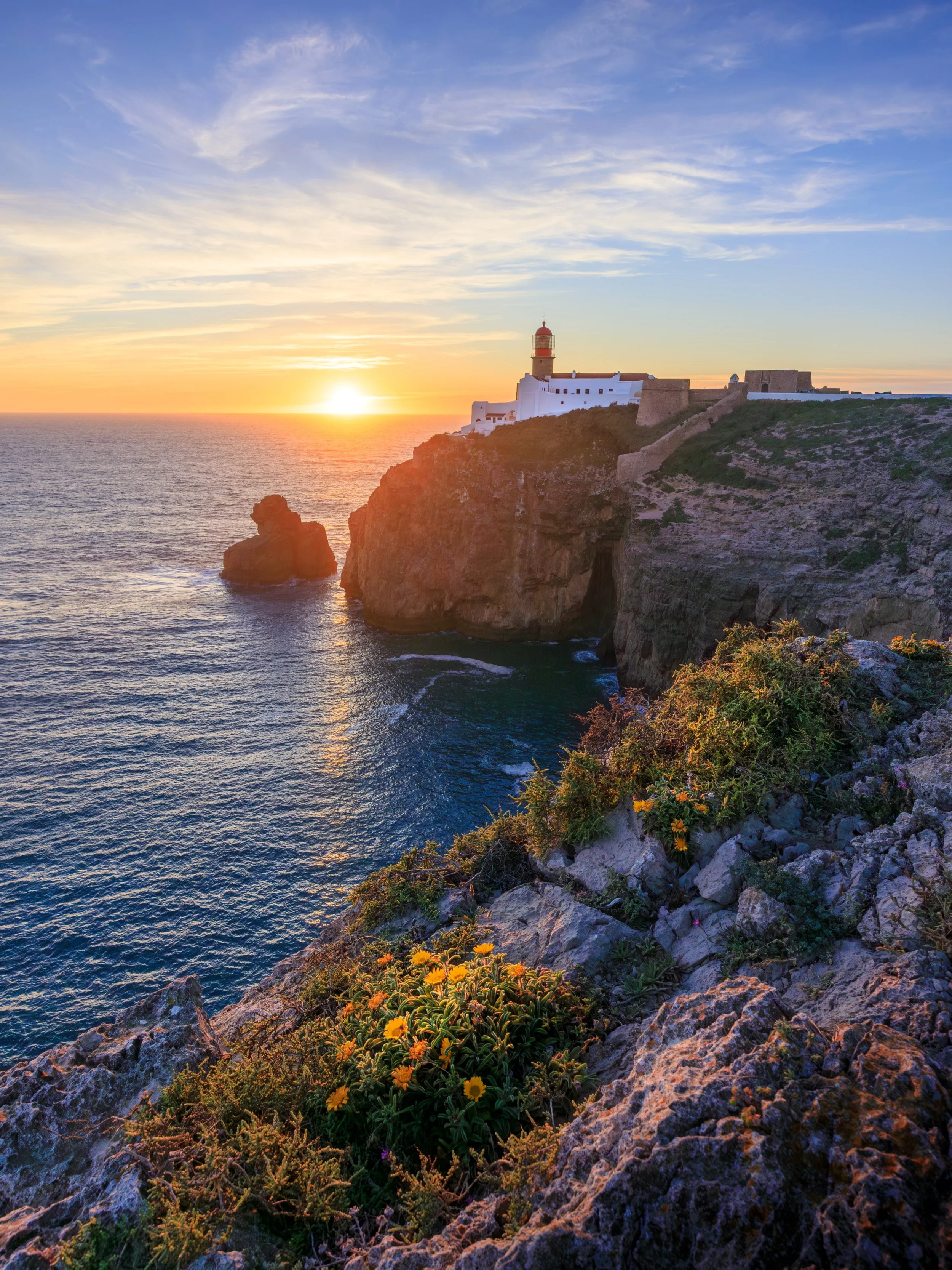 It&rsquo;s been a while, hopefully worth the wait with these new images from the wonderfully beautiful 🇵🇹 Portugal! Highly recommended in the spring; sun, cliffs, beach, and towering waves (for those who can actually stay standing on a surfboard).
