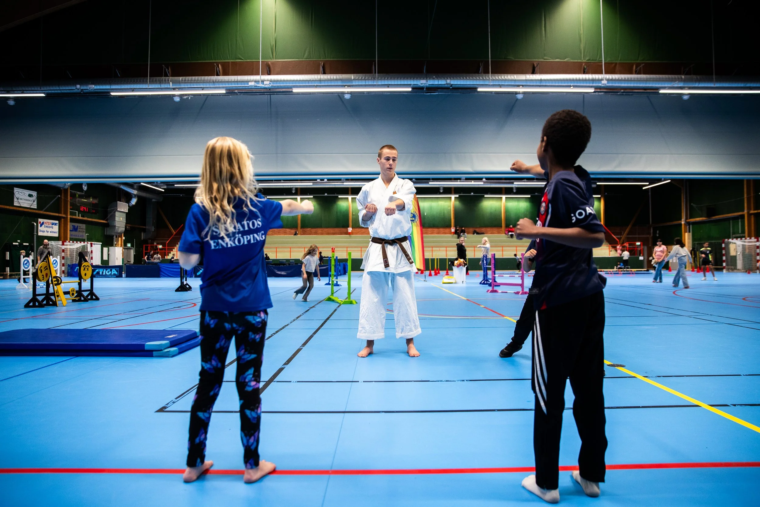  Barn och ungdomar deltar i höstlovskul den 2 november 2023 i Enköping. 