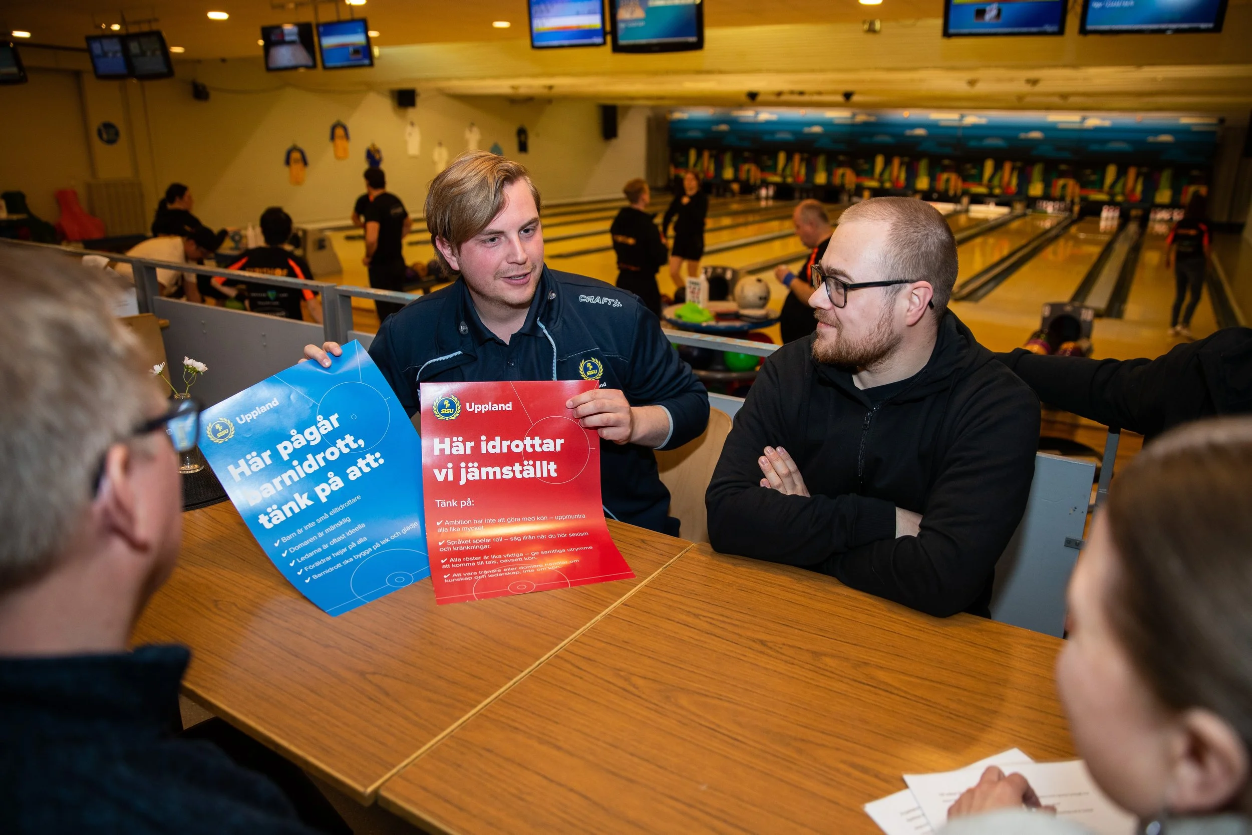  Dokumentation av en helt vanlig utbildningsdag för RF-Sisu, där bland annat Idrottskonsulent Anton Wallgren från RF-Sisu Uppland och ledare från BC Pegasus och Fyrishof bowlingklubb deltog. Tanken med dagen var att stärka upp ledarna och få dem att 