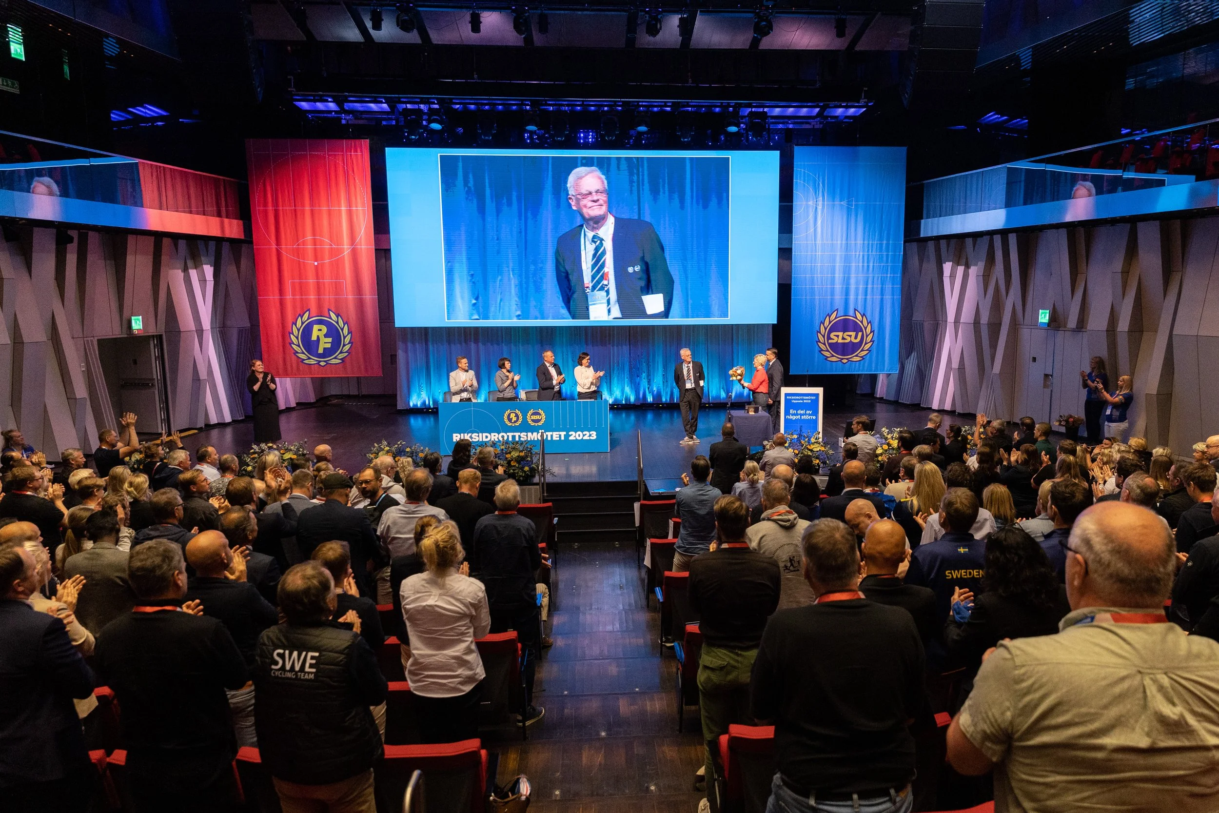  Riksidrottsförbundets avgående ordförande Björn Eriksson tackas av under dag tre av Riksidrottsmötet den 28 maj 2023 i Uppsala. 