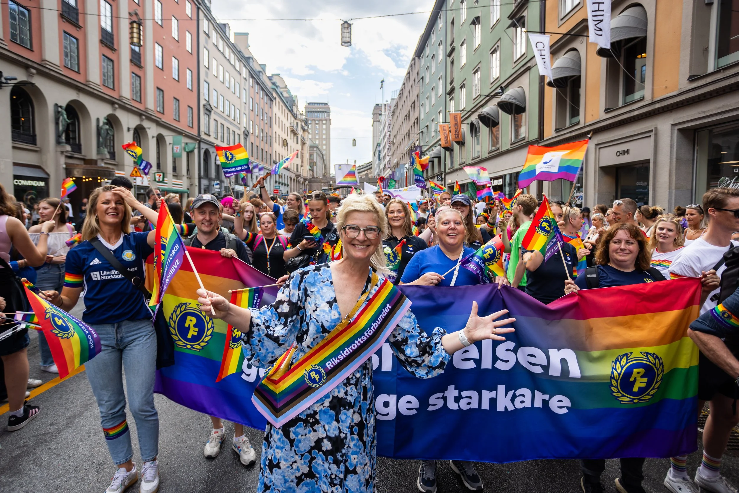  Anna Iwarsson, Riksidrottsförbundets ordförande under Prideparaden den 3 augusti 2024 i Stockholm. 