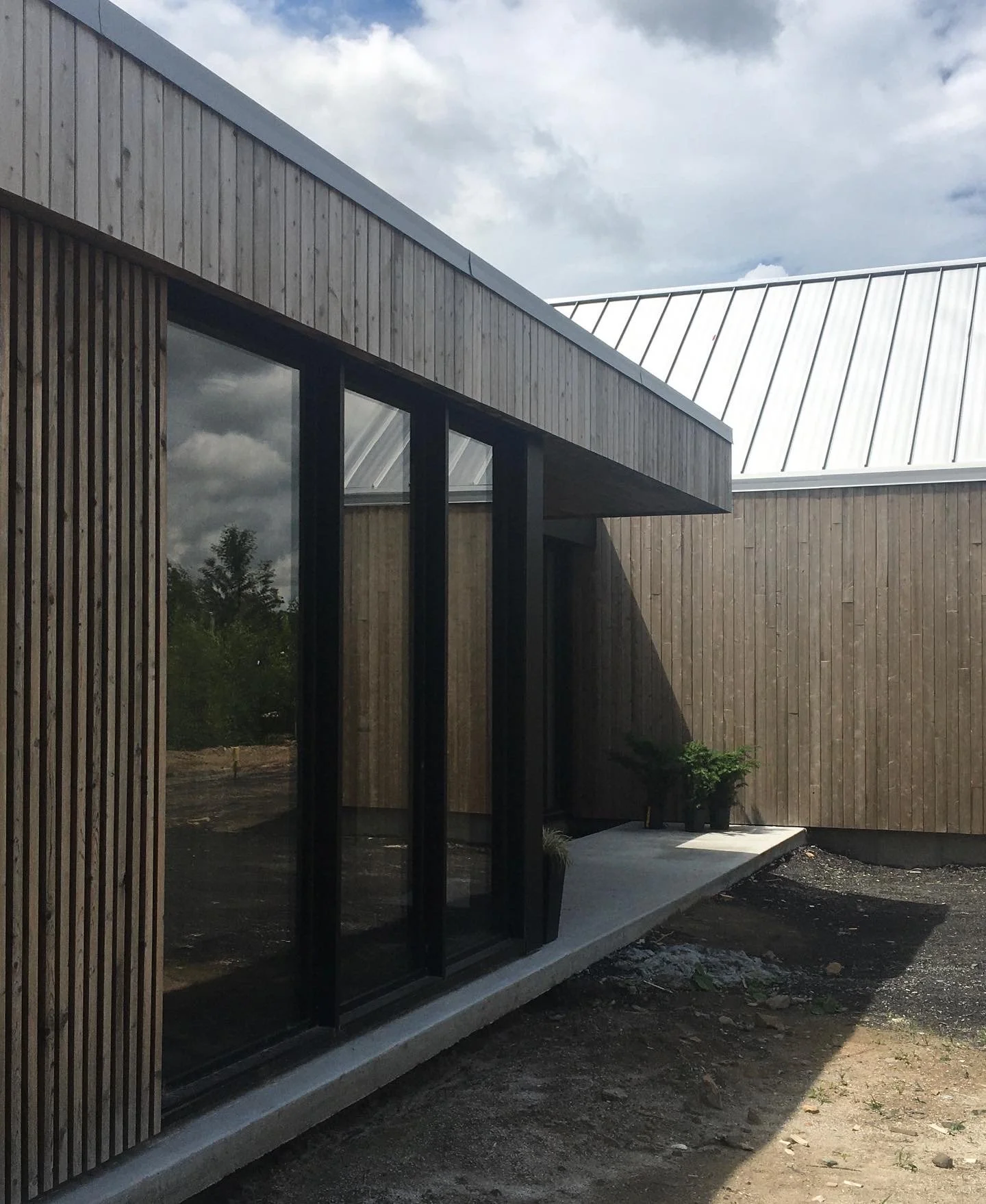 20-053 jha_entrée.JPG