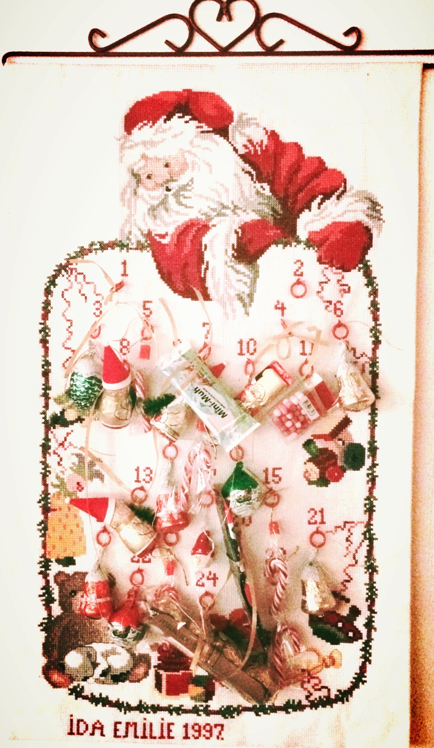 Merry Xmas Danish Heart Shaped Mini Tin Gift filled with mini coloured chocolates perfect card alternative for Danish Fun Festive Santa Design 