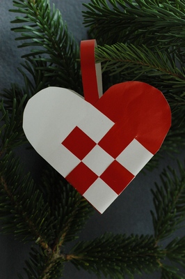 How To Make Danish Braided Christmas Heart Decorations Sweet