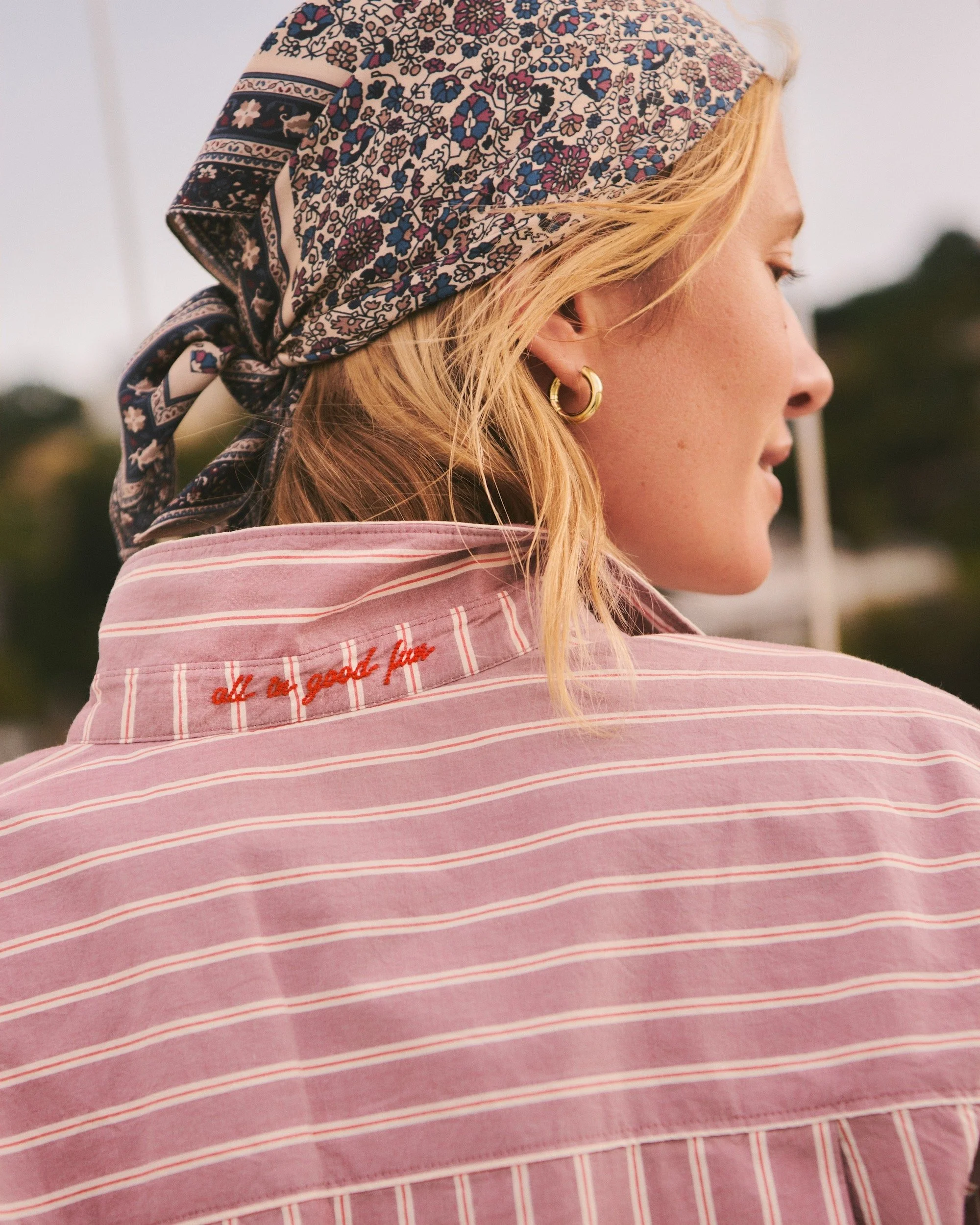 F1_W_Jane_Relaxed_Shirt_in_Cali_Poplin_Purple_Stripe_5426-Final 1-Web.jpg