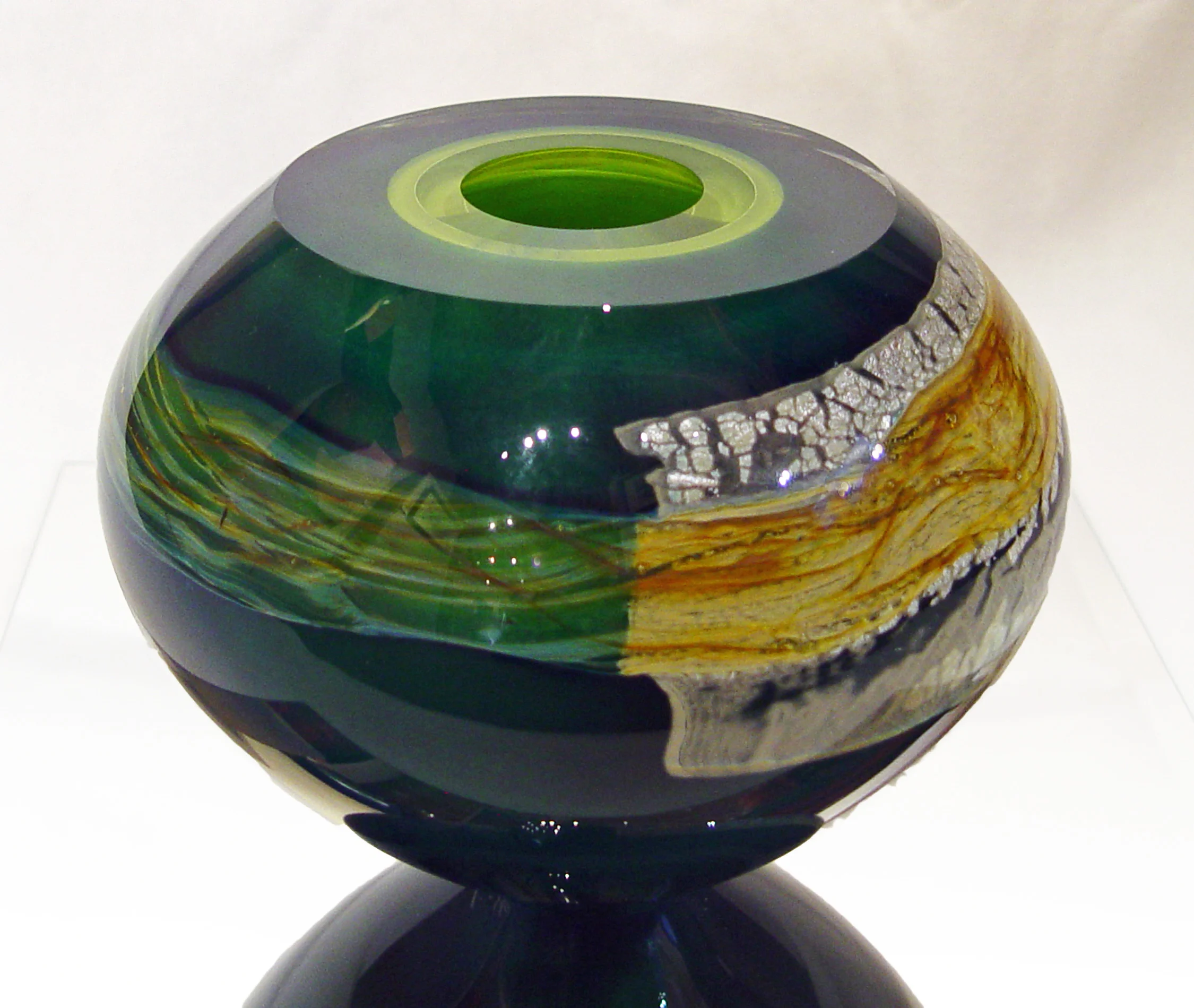 “Mykannos” by Randi Solin, hand-blown studio glass, 7”h x 8”w x 8”d. At Lanning Gallery in Sedona, AZ.