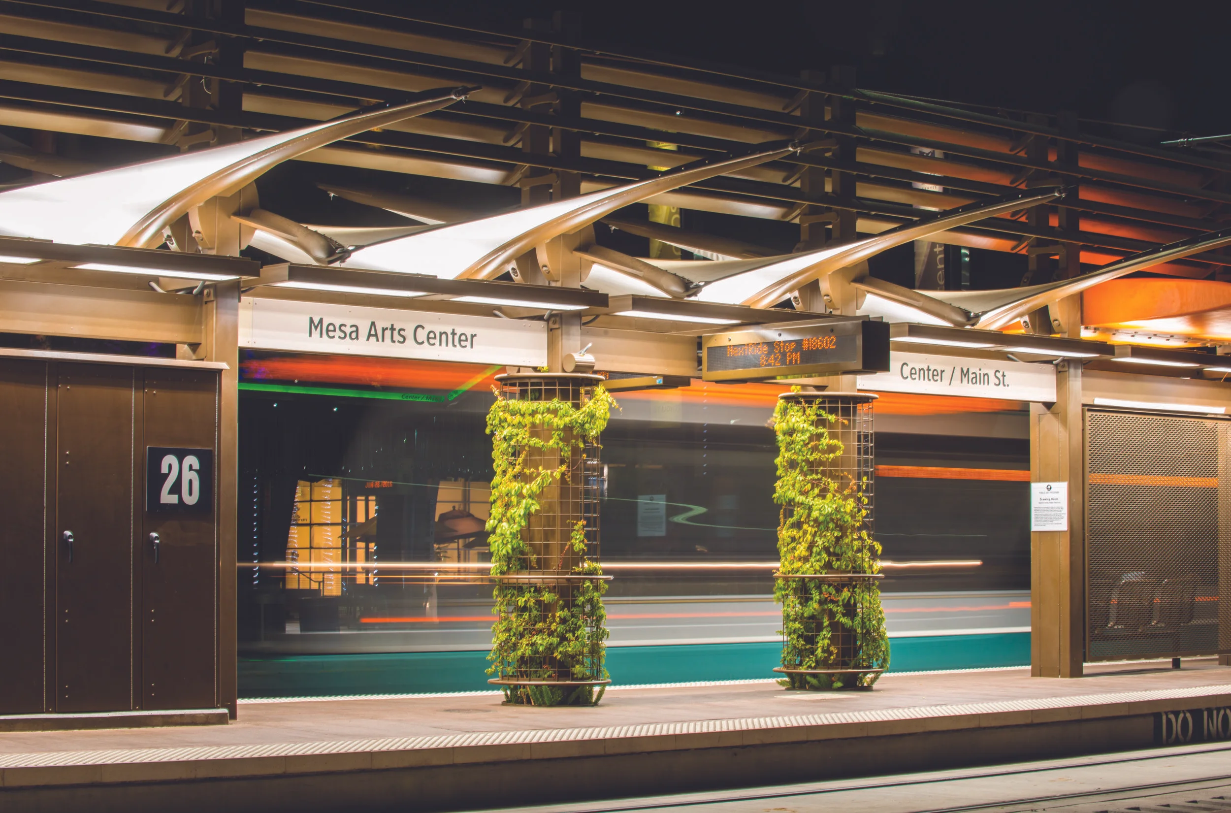 Lightrail_15_SuWtjVfuigYdvIgv2WZa1_s18q0ABlZBh_cmyk_s.jpg