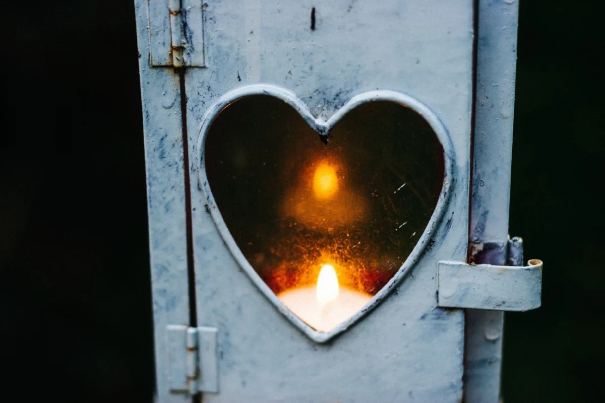heart_lantern_candle.jpg