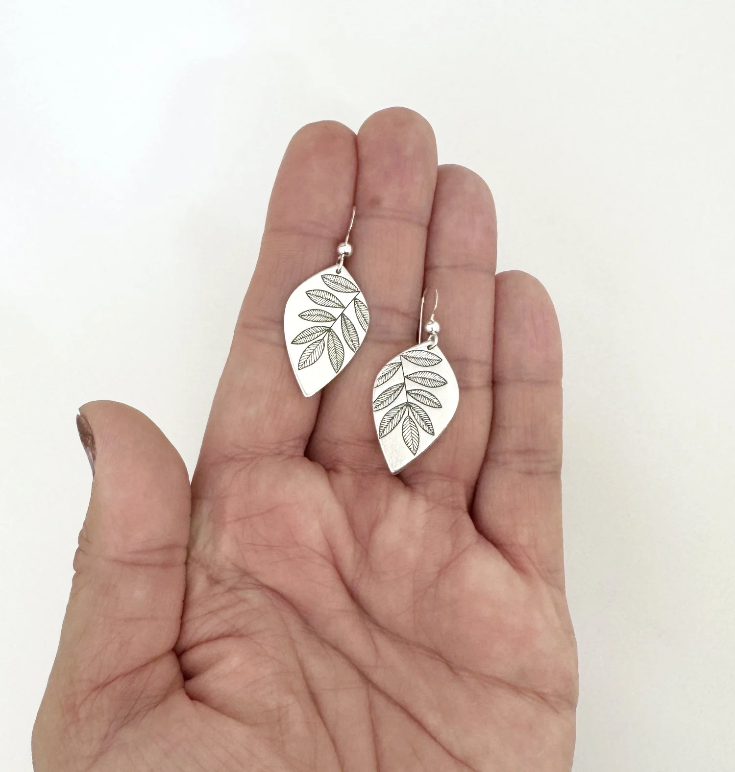 アクセサリー mame Botanical Leaf Asymmetry Earring mame Botanical Leaf Asymmetry Earring
