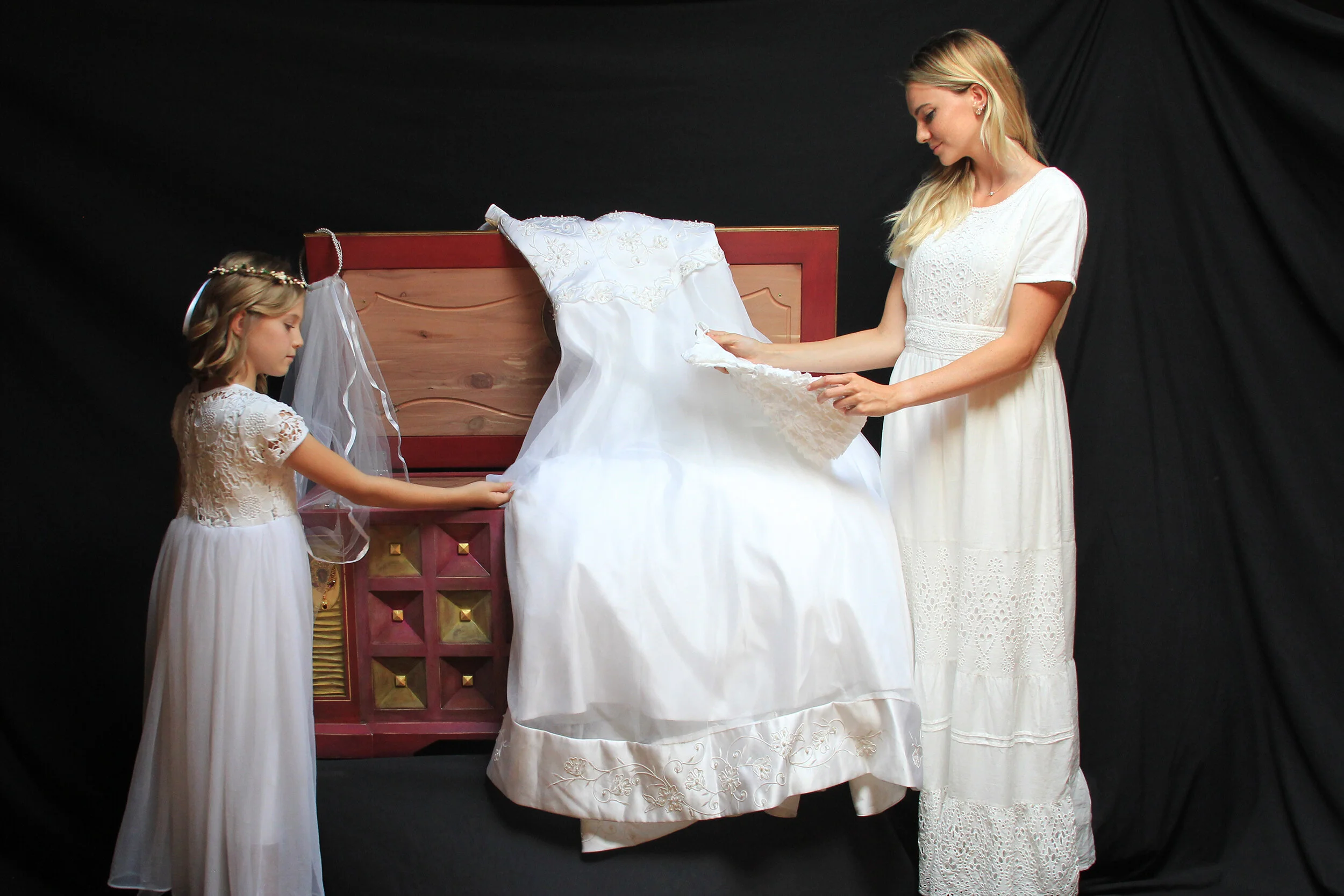 Wedding hope chest | Beachweddingtips.com