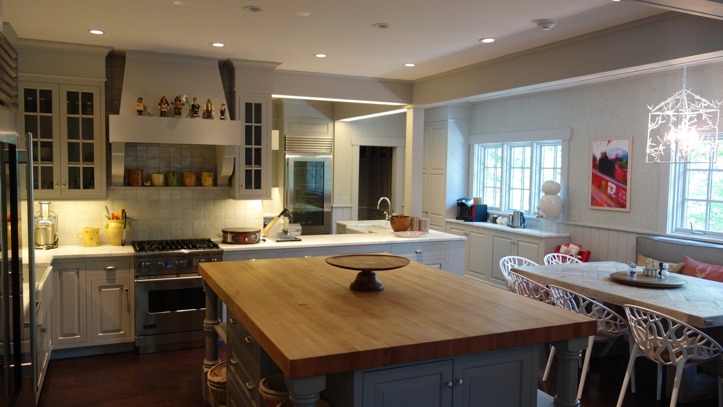 Kitchen and Breakfast Area