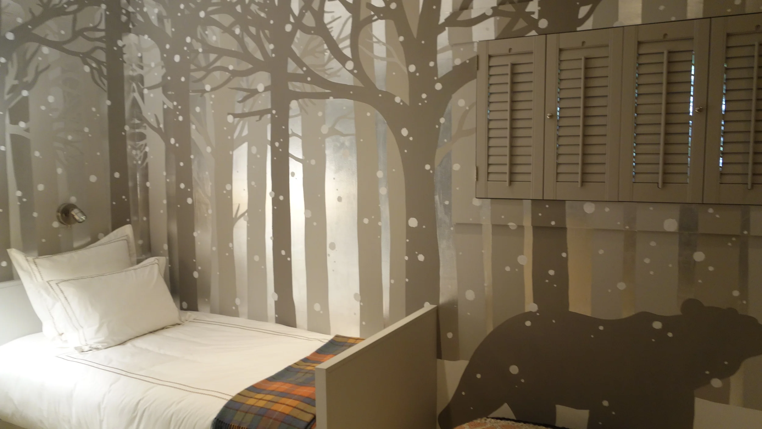 Silver leaf gilding on walls with hand painted mural