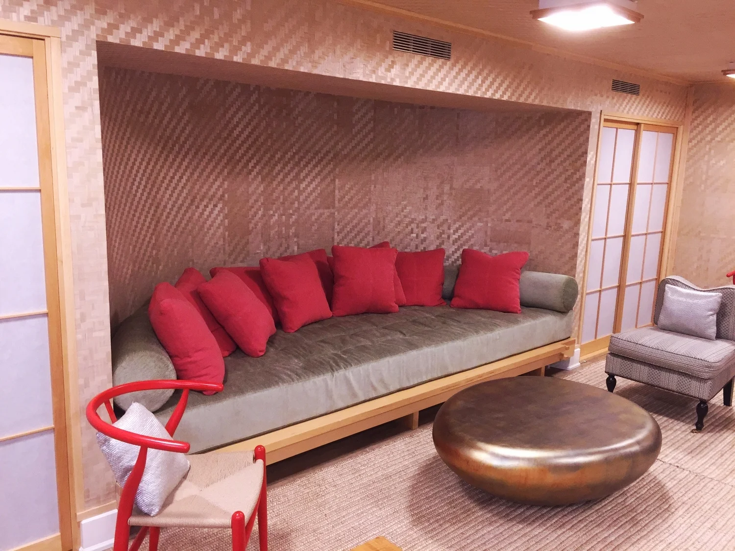 Installation of Japanese wood wallcovering