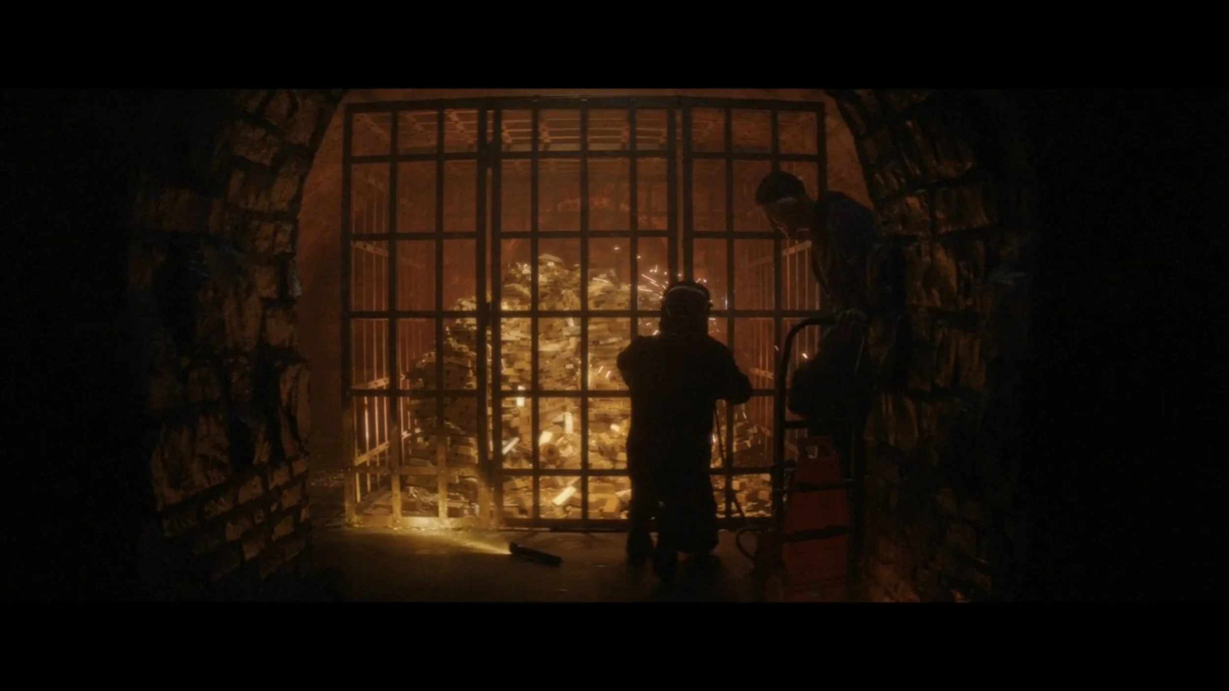 VS--Hulu-AmericanHorrorStories-S3E8Leprechaun-36’05”.jpg