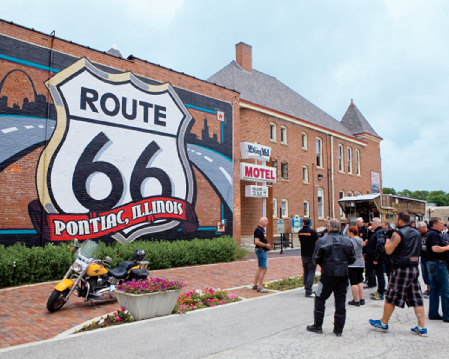 Pontiac route 66 copy.jpg
