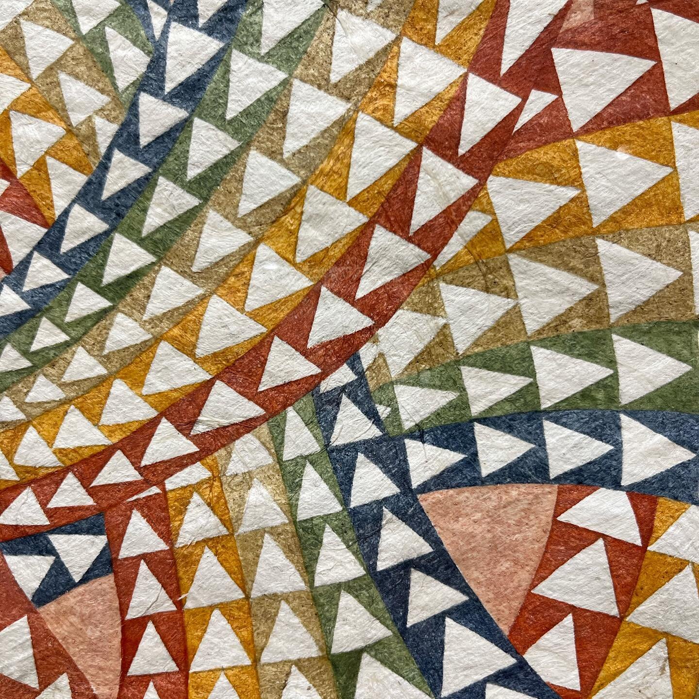 If you&rsquo;re in ABQ, I recommend checking out &ldquo;Fluid Gaze&rdquo; at @516_arts, on view through December 30. Stoked to see these gorgeous hand-beaten kapa barkcloth pieces, painted with earth pigments by @_lehuauakea_. 🌈❤️

#kapa #barkcloth 