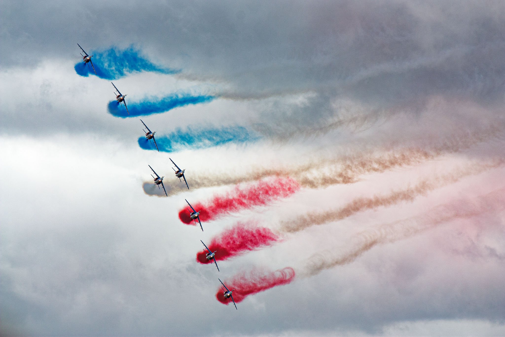 Le drapeau de la France dans le ciel de Québec