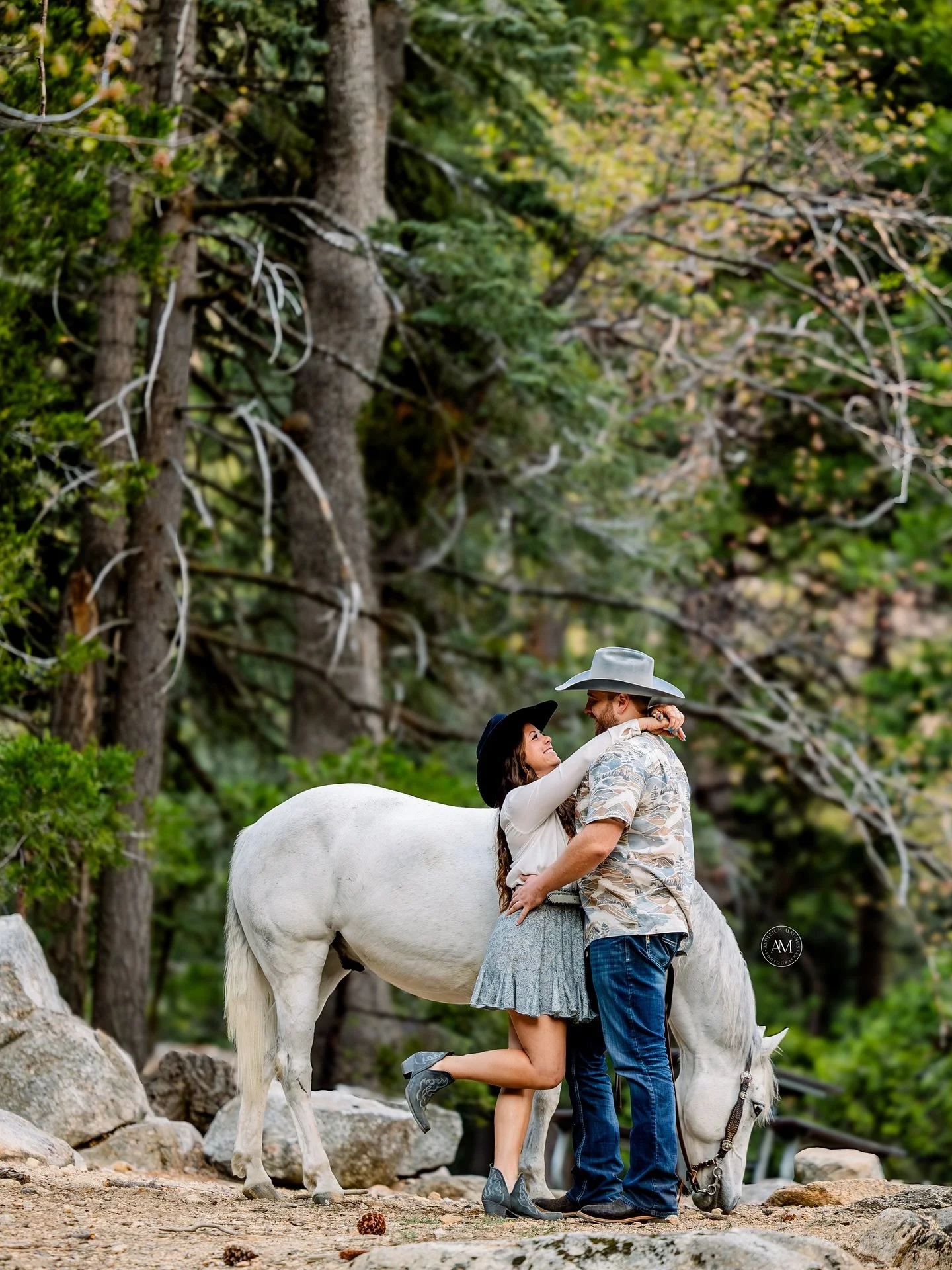 Nothing like a proposal in the mountains with your horse and good dogs!

#AshleighMagnusPhotography #equestrianphotographer #ranchwedding