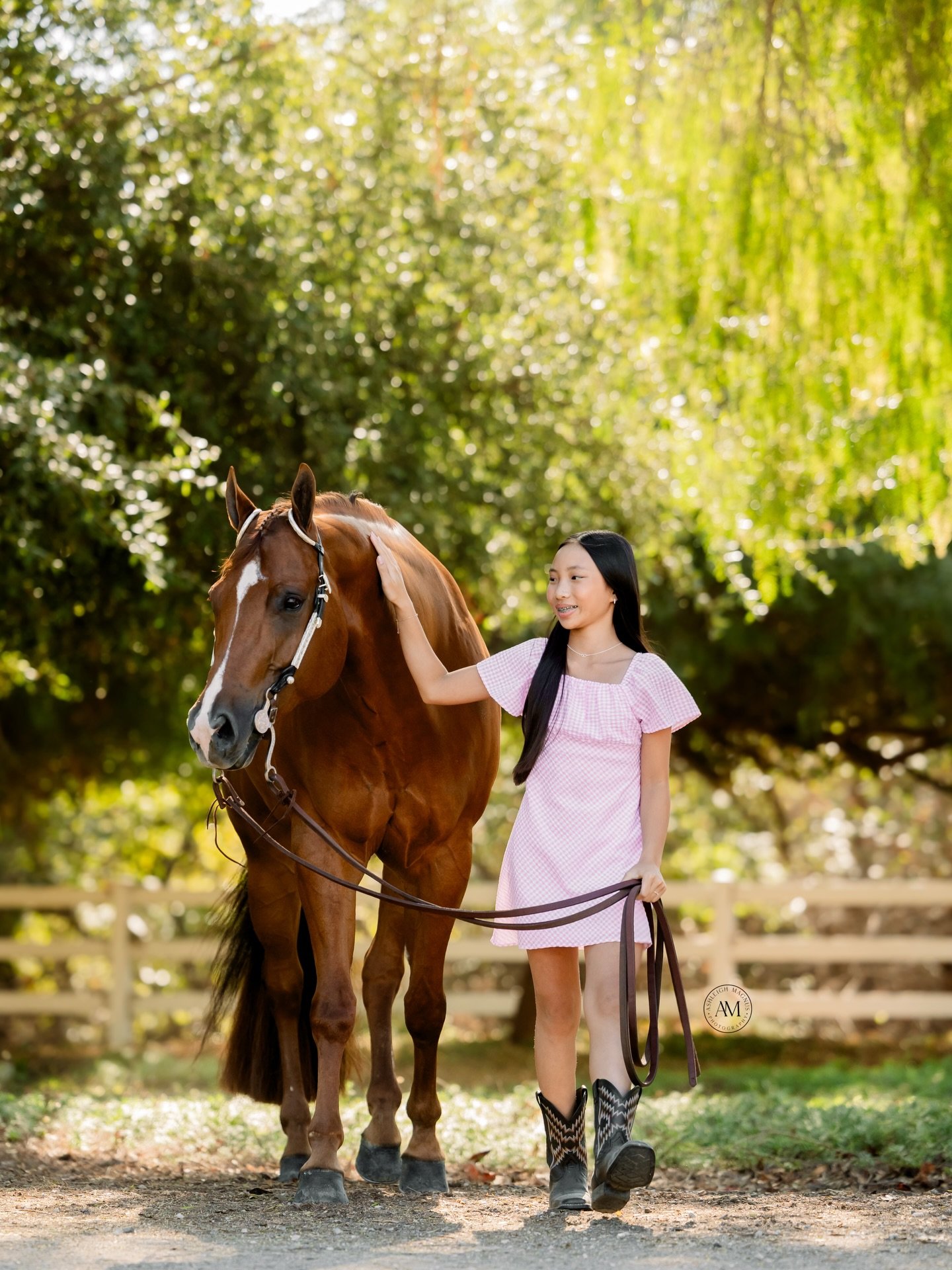 Leah + Disturbing the Peace &amp; One More Drink ✨

#AshleighMagnusPhotography #equestrianphotographer #westernlifeandstyle