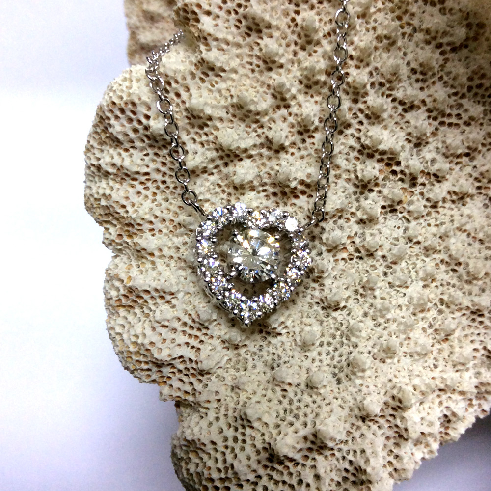149-continental-jewels-manufacturers-necklace-cjn000149-18k-white-gold-vvs1-solitaire-diamonds-customised-heart-necklace.jpg