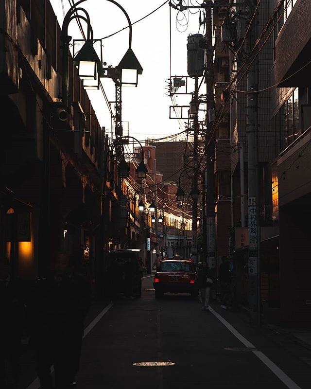 Caught patches of golden light appearing around Nakameguro as the sun set, and for just a moment as the train passed, it reflected that light! 🌇
。
。
#nakameguro #中目黒 #tokyo #東京 #street_avengers #citykillerz #sunset #夕日 #explorejapan #nightlights #ni