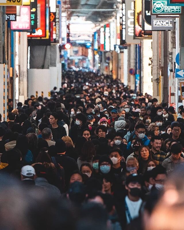 Hitogomi of Namba, Shinsaibashisuji 😷😷😅😷
。
。
#人込み #Shinsaibashisuji #心斎橋筋 #ebisubridge #Namba #難波 #crowds #explorejapan #cityscape #nightlights #artofvisuals #street #awesomeearth #agameoftones #instajapan #visitjapanjp #travel #Japan #welivetotr