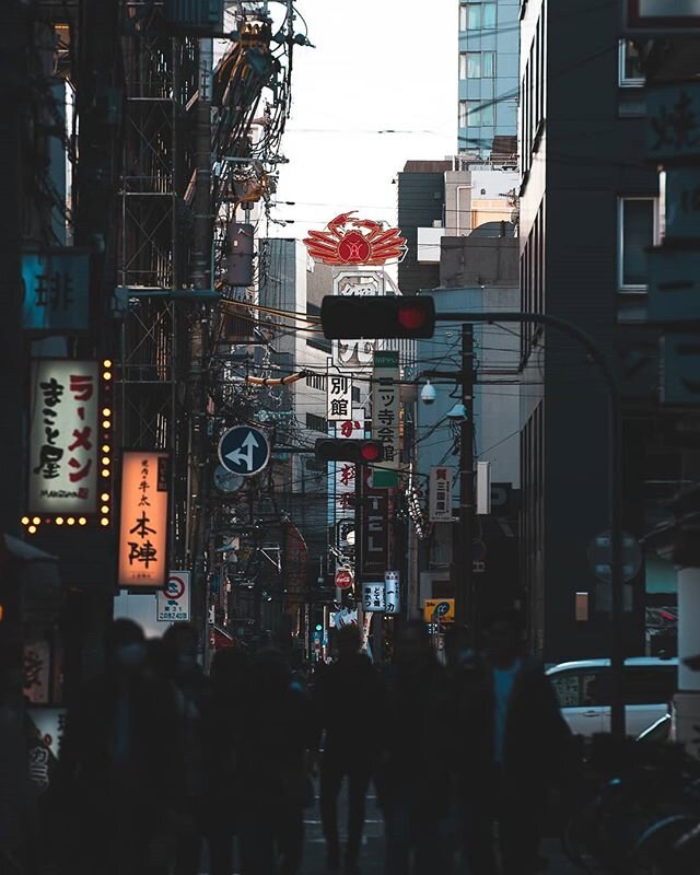 🦀✌️✌️
。
。
#カニ #Osaka #大阪 #心斎橋筋 #ebisubridge #Namba #難波 #explorejapan #cityscape #artofvisuals #street #awesomeearth #agameoftones #instajapan #visitjapanjp #travel #Japan #welivetotravel #globalcapture #theimaged #travelstoke #street_avengers #cityk