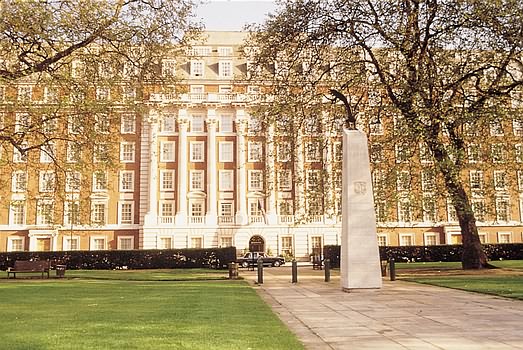 Grosvenor_Square_entrance.jpg