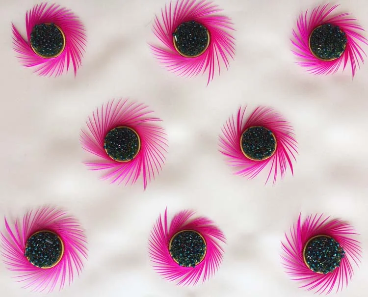 Round Feathers