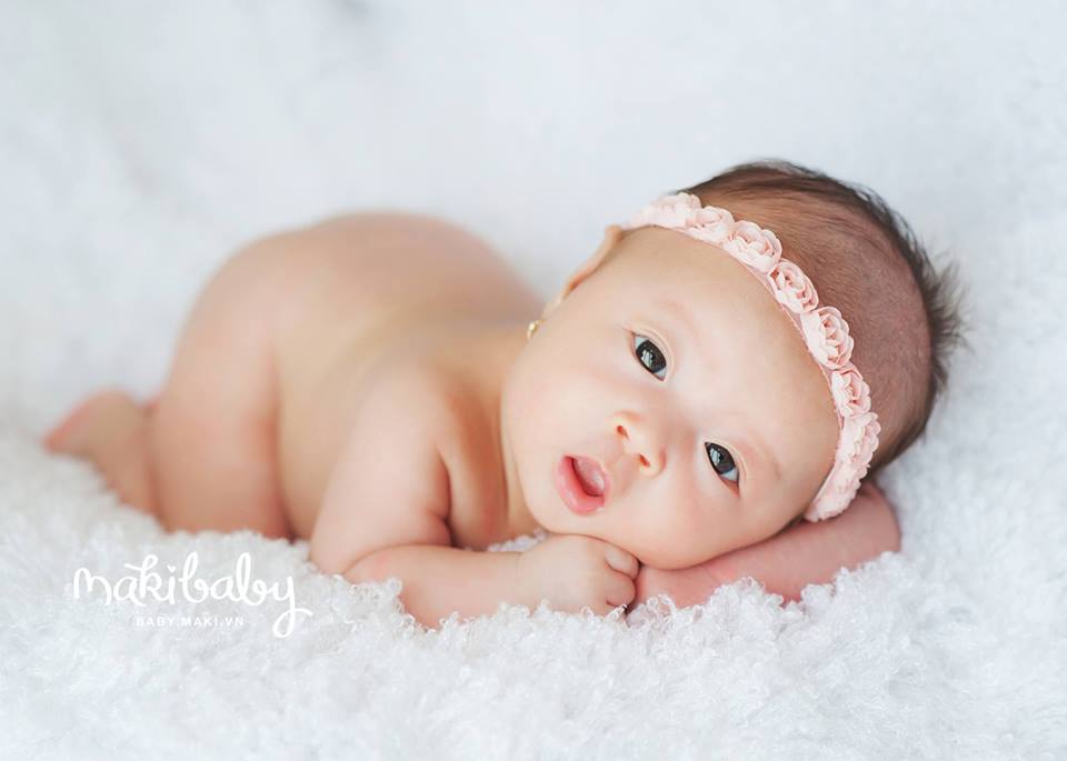 Chụp ảnh cho bé sơ sinh. Ảnh: MAKI Baby