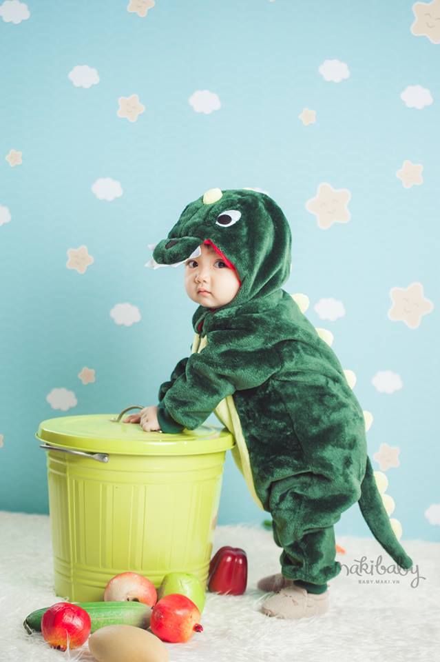 Chụp ảnh cho bé. Ảnh: MAKI Baby