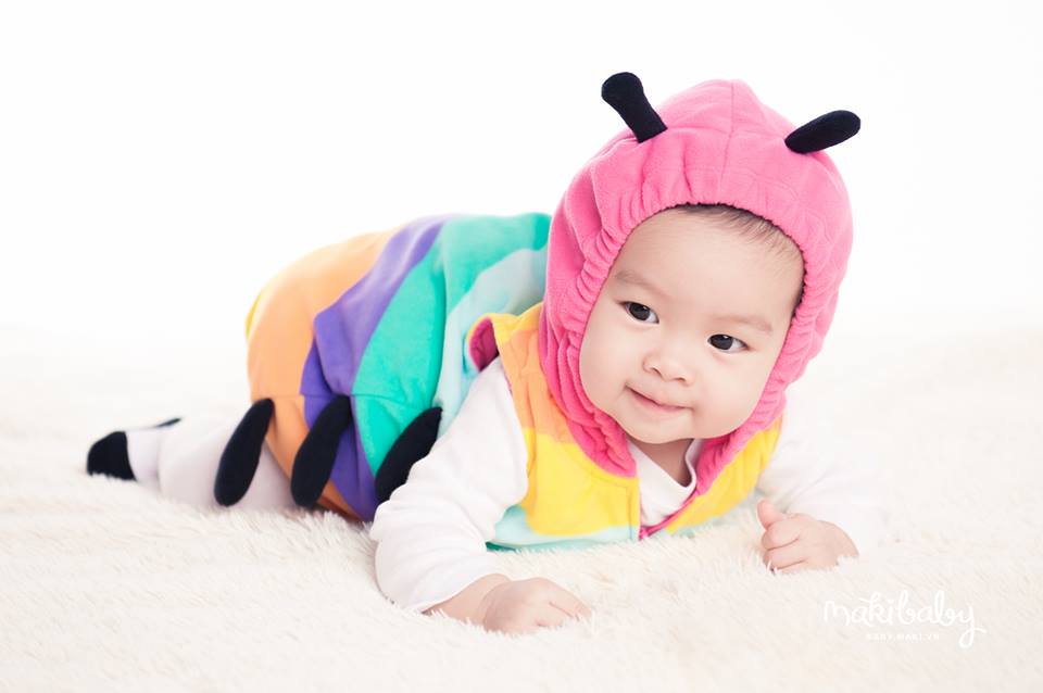 Chụp ảnh cho bé. Ảnh: MAKI
