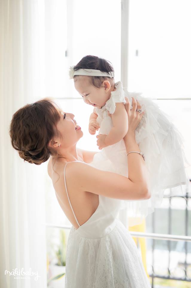 Chụp ảnh mẹ và bé. Ảnh: MAKI Baby