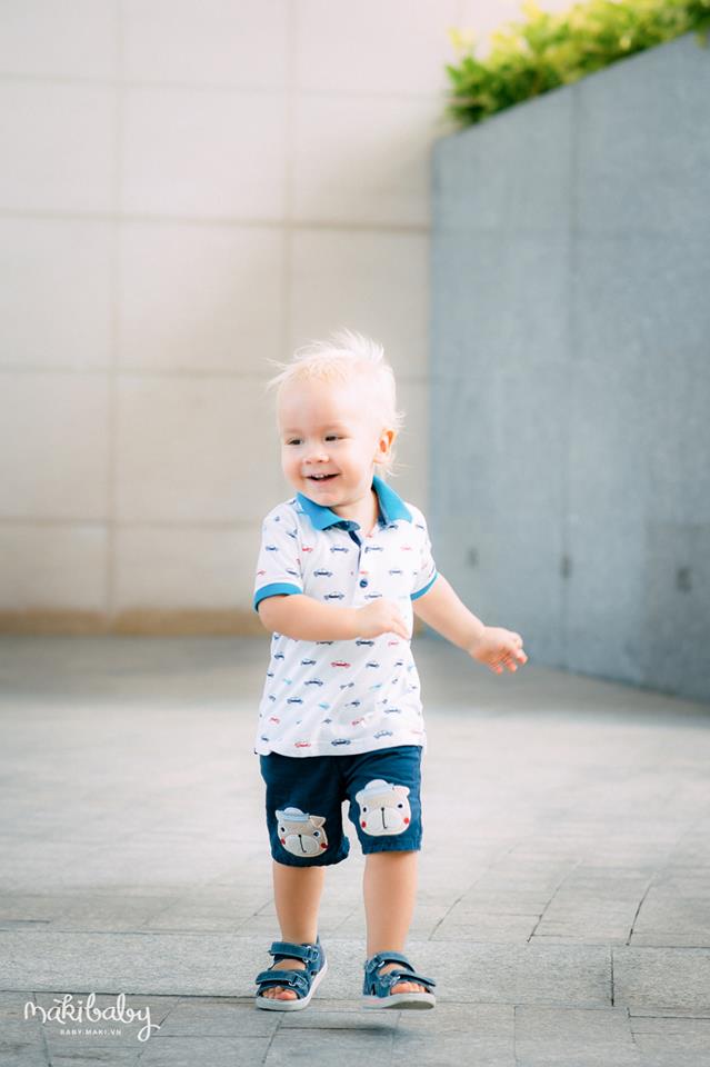 Chụp ảnh cho bé. Ảnh: MAKI Baby