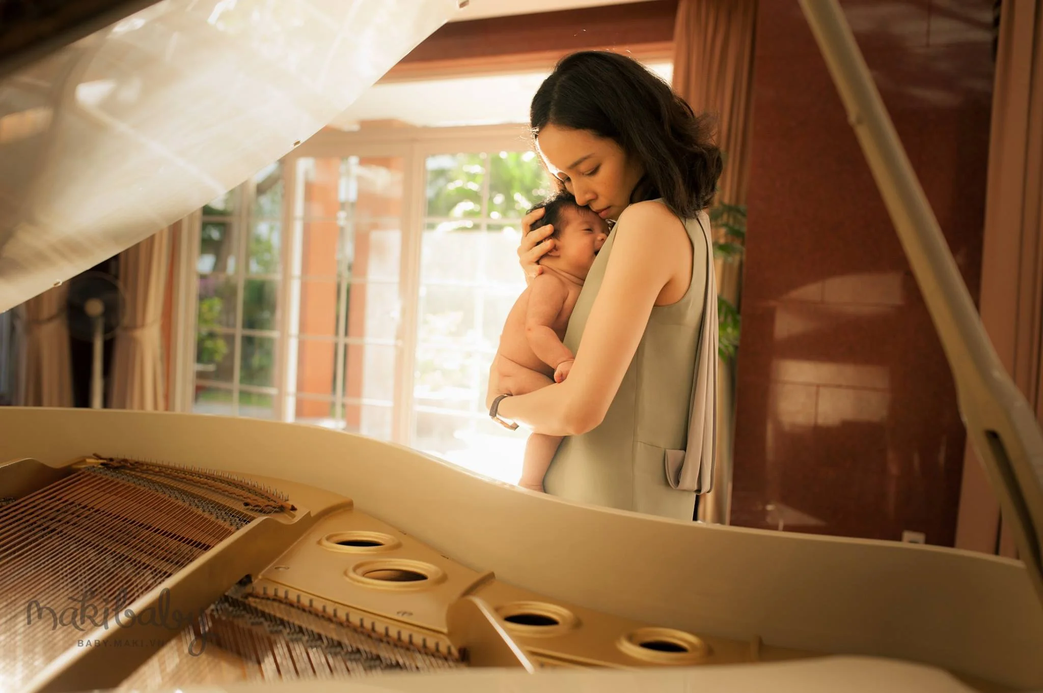 Chụp ảnh mẹ và bé. Ảnh: MAKI Baby