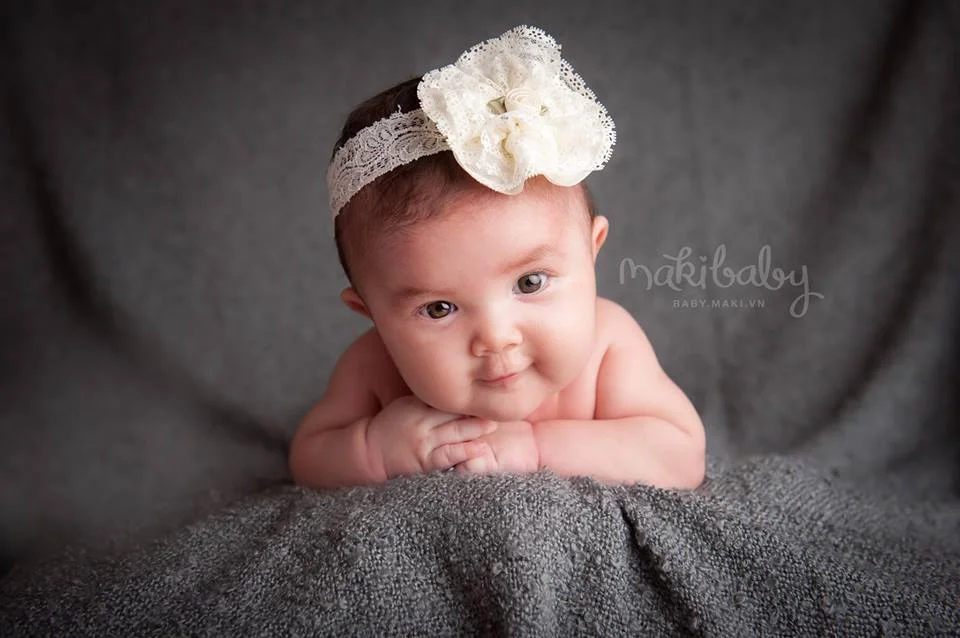 Chụp ảnh cho bé sơ sinh. Ảnh: MAKI Baby
