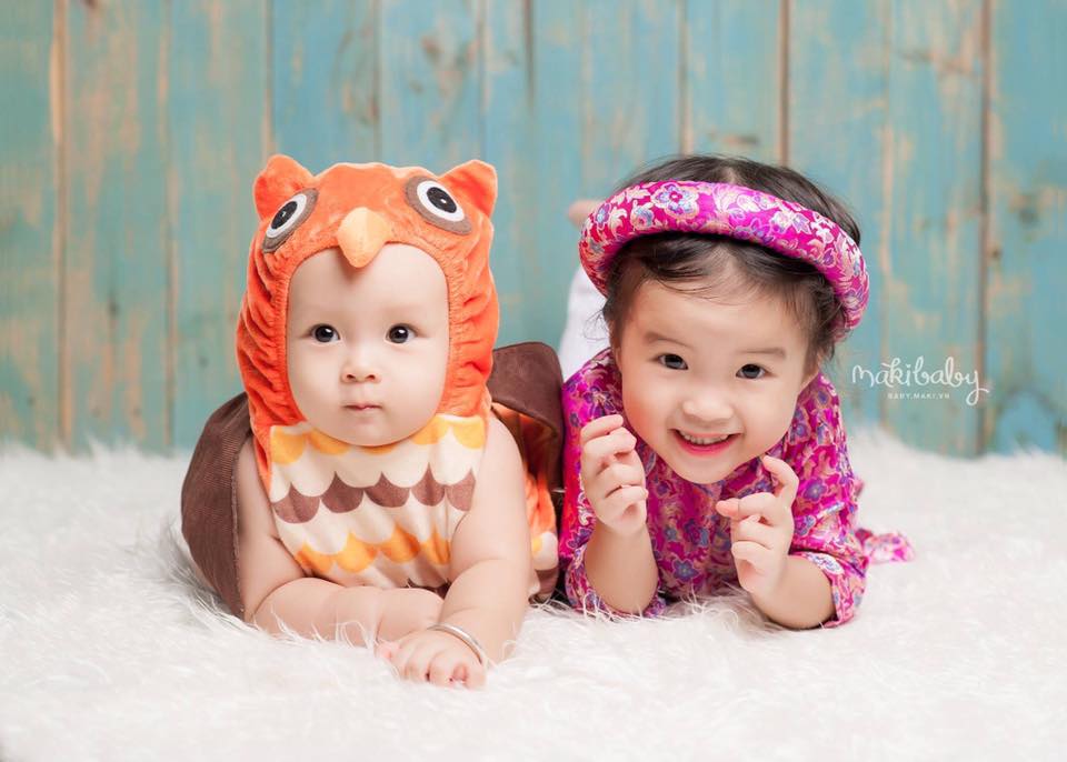 Chụp ảnh cho bé. Ảnh: MAKI Baby